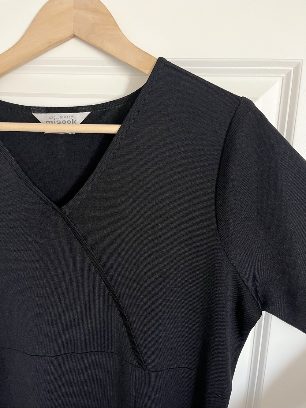 Exclusively Misook Black Sheath Knit Dress V Neck Size L - Picture 3 of 9